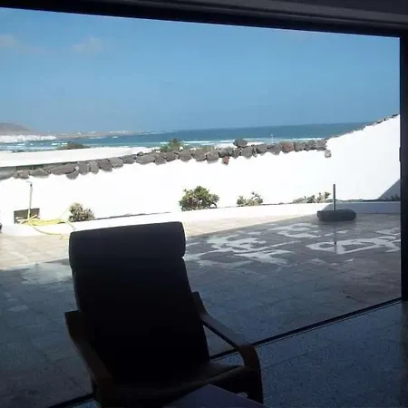 بيت للعطل Sleeps 6 Wifi فامارا