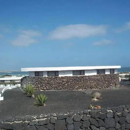 بيت للعطل Sleeps 6 Wifi فامارا